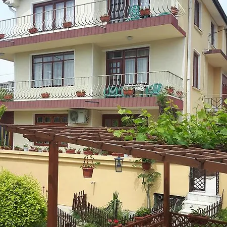 Nikolovi